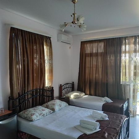 Guest House U Antoniny Gagra Exterior foto