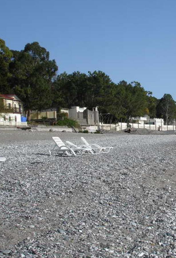 Guest House U Antoniny Gagra Exterior foto