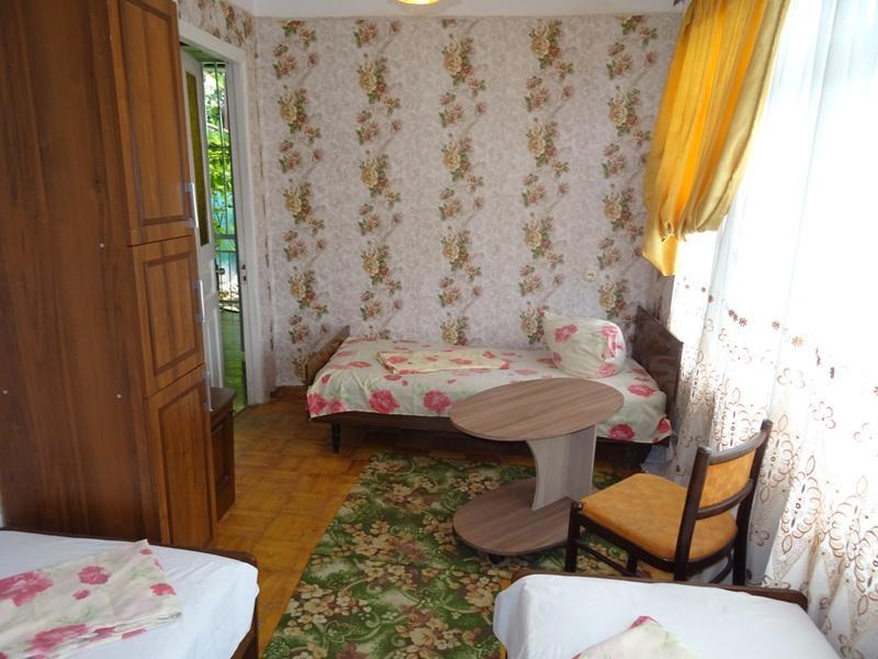 Guest House U Antoniny Gagra Exterior foto